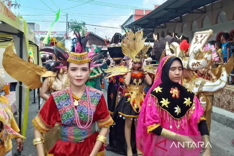 Parade Budaya Meriahkan Festival Tangga Banggo 2023