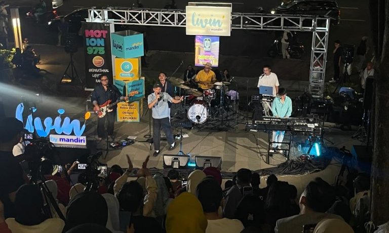 Adikara Ramaikan “Monday Replay” di Panggung Anjungan Sarinah Thamrin