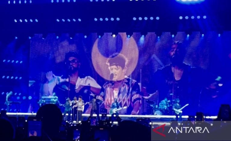 Bruno Mars Sapa Penggemar di Jakarta